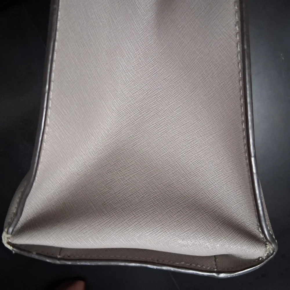 Michael Kors Quinn Gray Crossbody Bag with a Structured Design  13